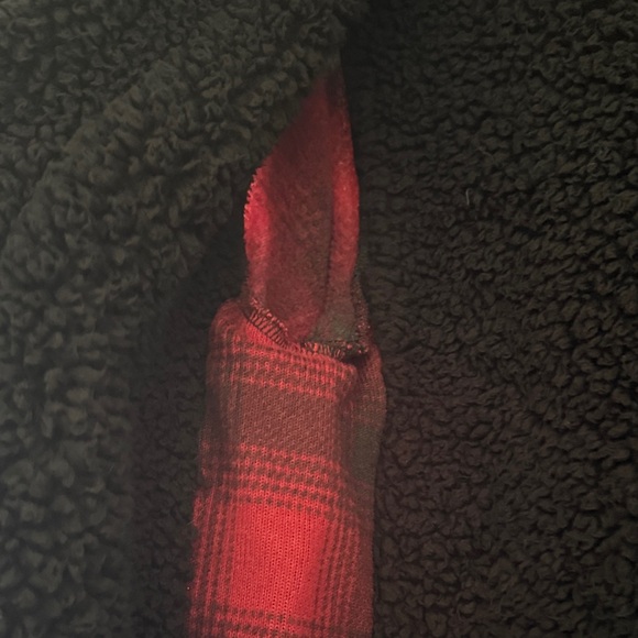 Abercrombie Plaid Red and Black Women's Sherpa cardigan - Picture 4 of 7